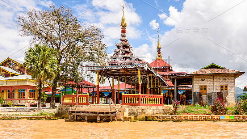 缅甸掸邦东吉区Nyaungshwe镇Inle Sap淡水湖上的Inpawkhon村