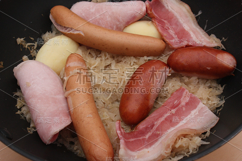 煮泡菜和熟食
