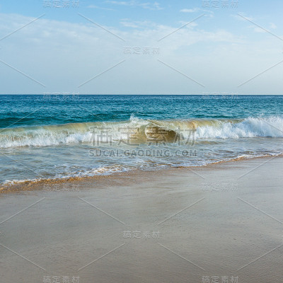大海上的巨浪