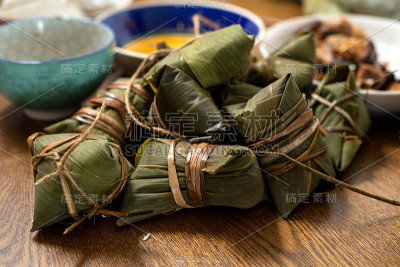 端午节包粽子
