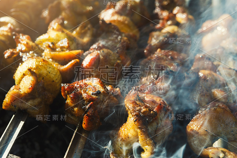 街头快餐节，烧烤牛肉和鸡肉串