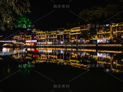 凤凰古城或凤凰县是中国湖南省的一个县