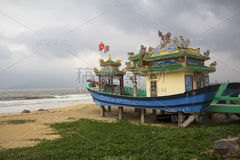 在岘港海滨。越南。