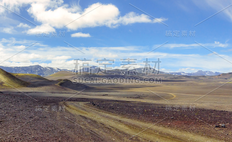 岛屿景观。 Landmannalaugar，Fjallabak 自然保护区。