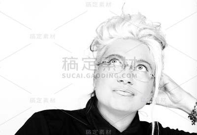 女孩黑白色