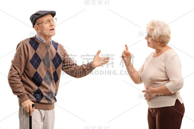 一对老夫妇在吵架