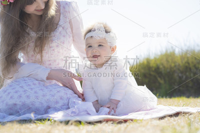 一家人在公园里玩
