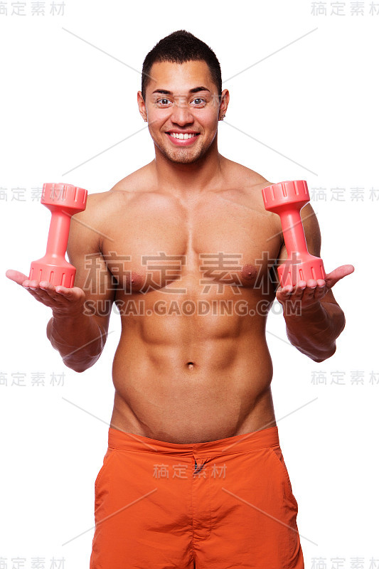 肖像性感的男人摆姿势在工作室的白色背景