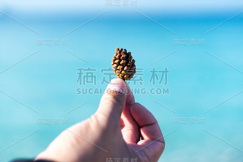 热带海滩放松，日本热带海，夏日海滩与蓝色海水，天堂海滩和夏季海，海洋海滩放松，户外旅游。