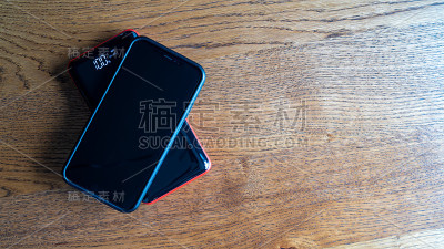 用电源给智能手机无线充电