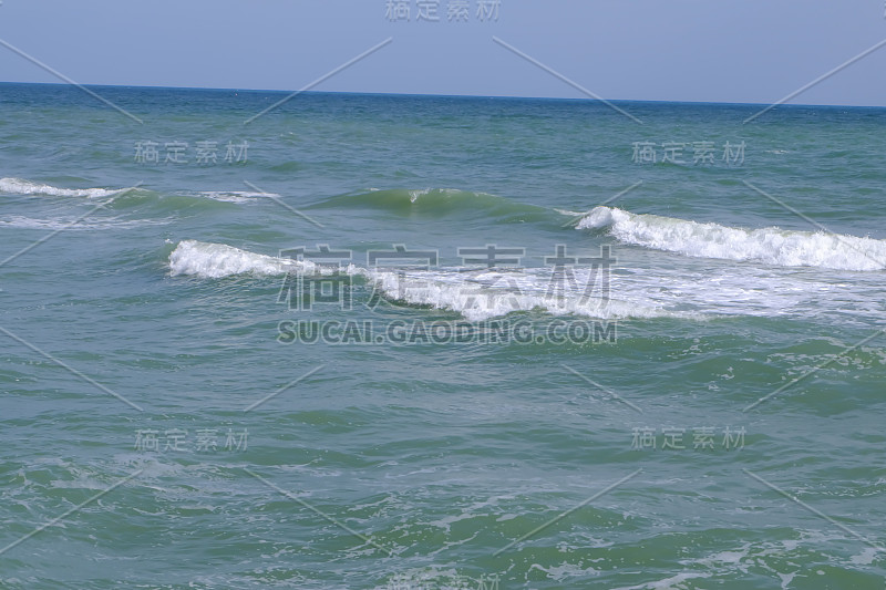 美丽的海滩和危险的激流，泰国罗永梅兰丰海滩