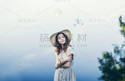 闭着眼睛的女人的肖像