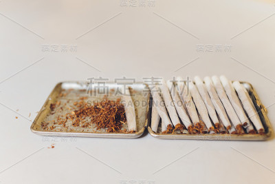 手用烟草卷卷烟纸。