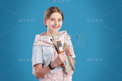 上艺术学校的少女
