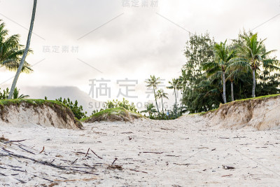 瓦胡岛凯卢阿海滩的沙子和风景。