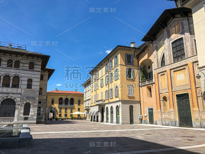 美丽的广场在科莫，意大利-意大利建筑