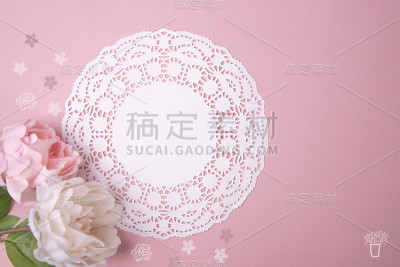 粉红色的纸，用来写玫瑰花