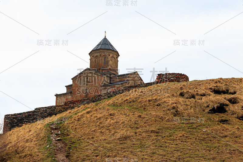 格盖蒂三一教堂(Tsminda Sameba)，圣三一教堂附近的格盖蒂村高加索山区，格鲁吉亚