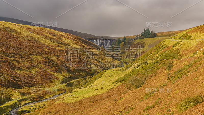 英国威尔士波伊斯，Grwyne Fawr水库的一个雨天