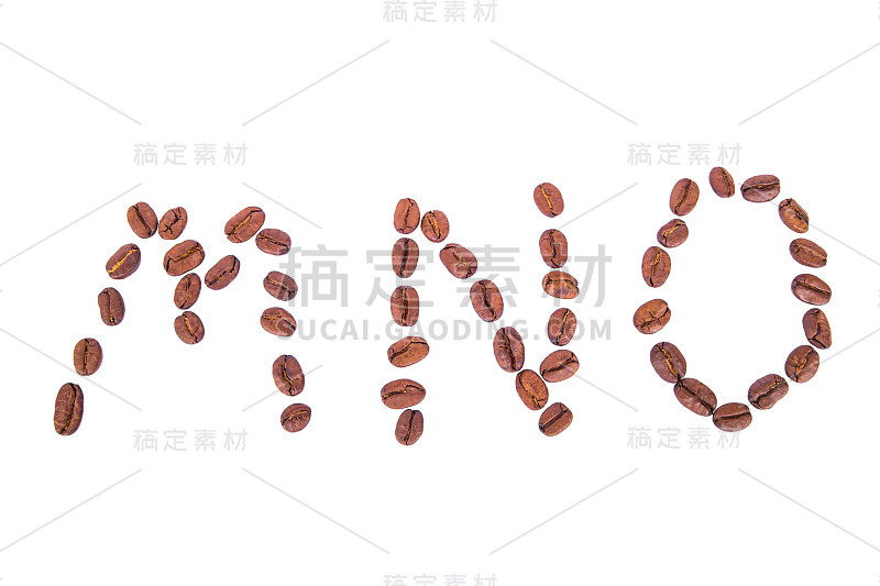 字母“M, N和O“由烘培咖啡豆制成