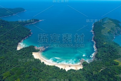 Paraty海湾全景在阳光明媚的一天，里约热内卢de Janeiro，巴西。伟大的景观。旅游目的地。