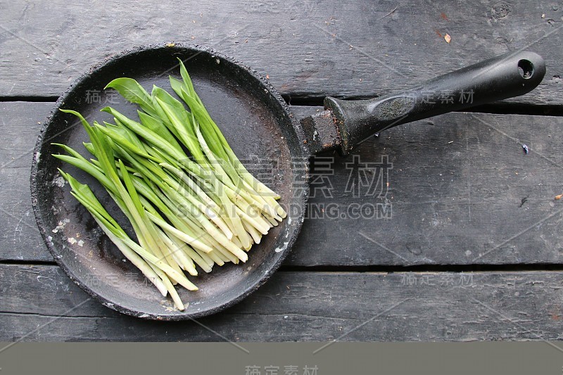 健康早餐和烹饪理念。或野蒜。