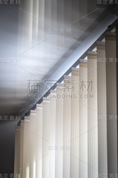 白色的百叶窗