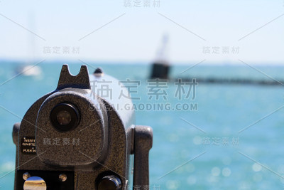 码头双筒望远镜