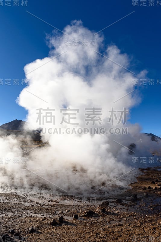 智利阿塔卡马沙漠的间歇泉