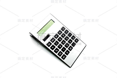 使用计算器孤立在白色背景。