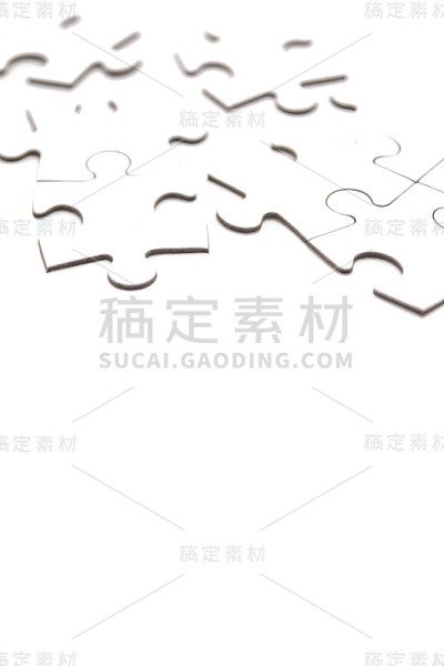 有选择焦点的白色背景上的拼图连接块