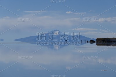 乌尤尼山水和云海