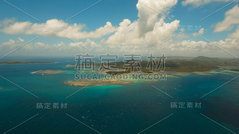 鸟瞰图热带泻湖，大海，海滩。热带岛屿。Siargao、菲律宾