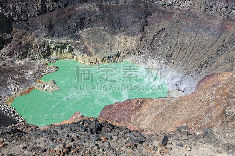 圣安娜火山内的拉古纳伊拉玛特佩克