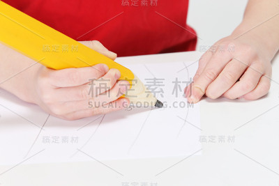 男孩和铅笔