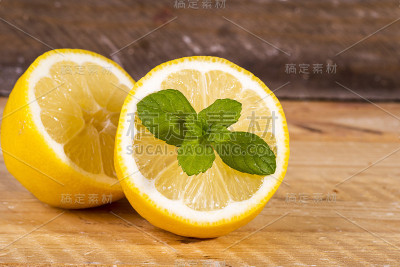 新鲜薄荷加柠檬