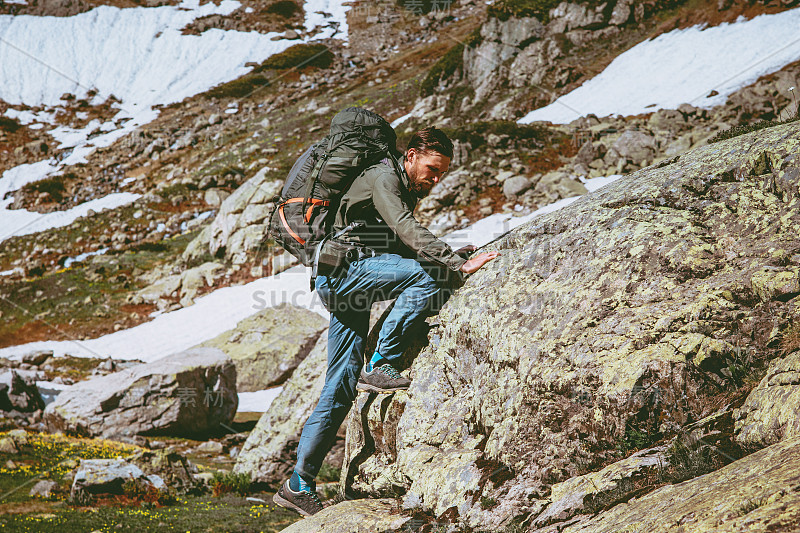 旅行人背包登山生活方式生存概念冒险户外活动假期登山运动野外自然