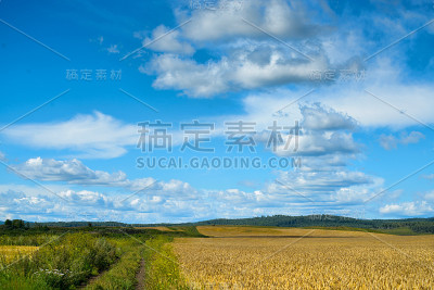 农田与蓝天