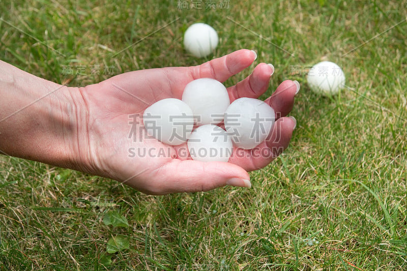 暴风雨后有大冰雹