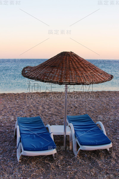 日光浴浴床与伞