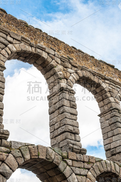 西班牙塞戈维亚的罗马水渠。它是联合国教科文组织的世界遗产