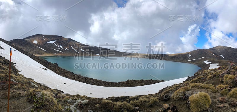 汤加里罗阿尔卑斯海峡湖的全景，北岛，新西兰