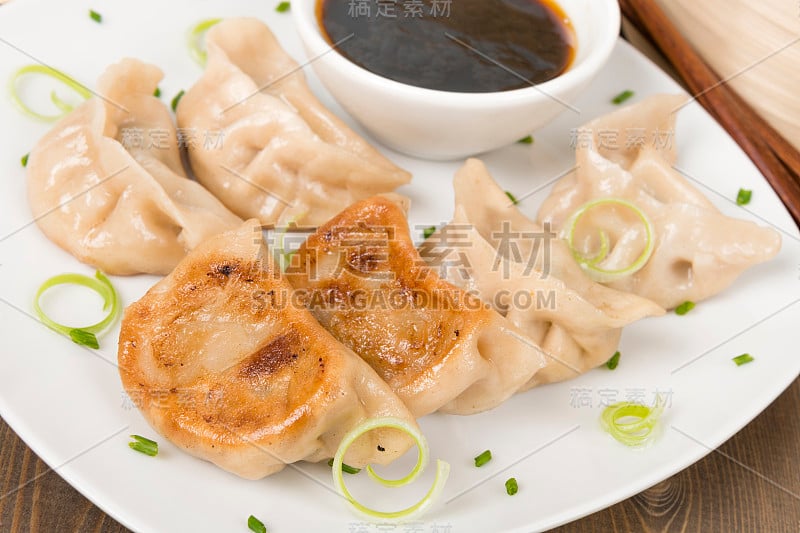 Yaki-Gyoza (焼き餃子)