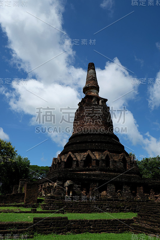 甘炳寺历史公园，内有佛像