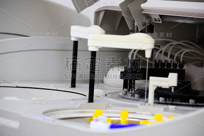 自动分析仪是一种医学实验室仪器。