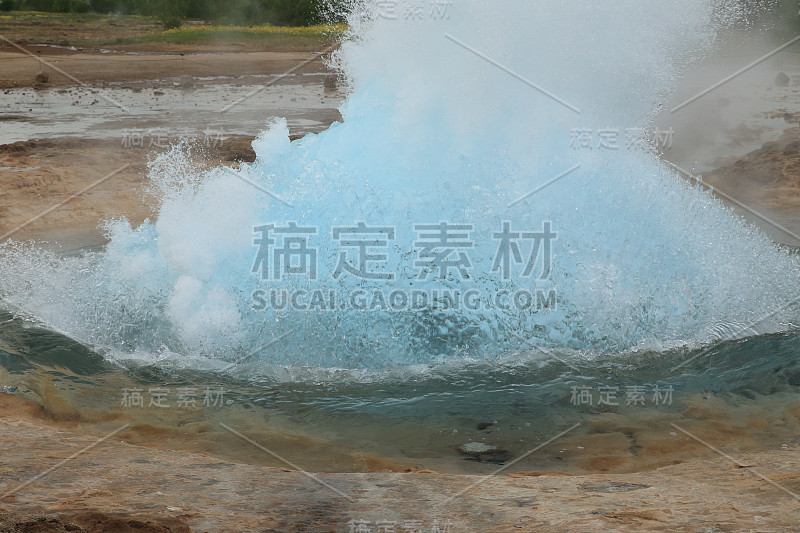 冰岛的 Strokkur Geysir