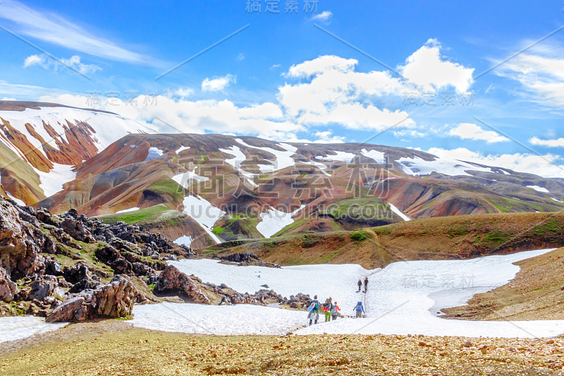 在Fjallabak自然保护区的Landmannalaugar国家公园徒步旅行。冰岛。