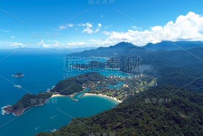 Paraty海湾全景在阳光明媚的一天，里约热内卢de Janeiro，巴西。伟大的景观。旅游目的地。