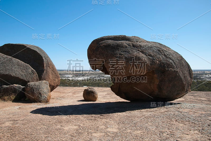 在波岩顶端的公园景色