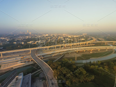 航空州际I-10，北I-45高速公路堆叠立交东北休斯顿，德克萨斯州